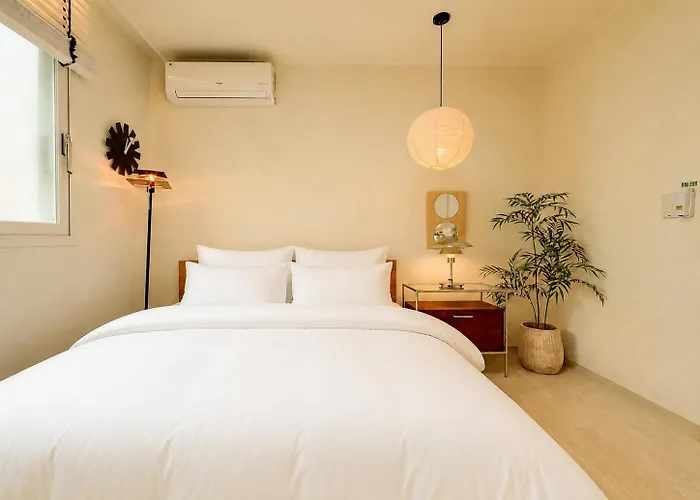 Hongdae,6 People,5 Minutes From Hongik Univ Station,direct Airport Bus, Accessible To Itaewon, Seongsu, And Gangnam Apartamento
