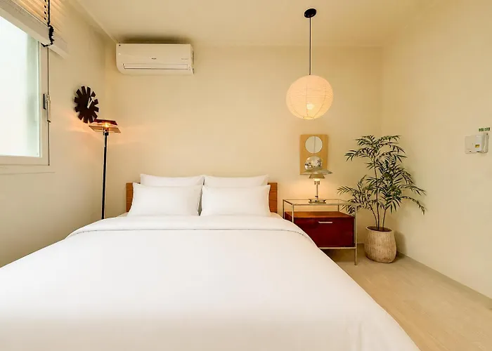Apartamento Hongdae,6 People,5 Minutes From Hongik Univ Station,direct Airport Bus, Accessible To Itaewon, Seongsu, And Gangnam Seúl