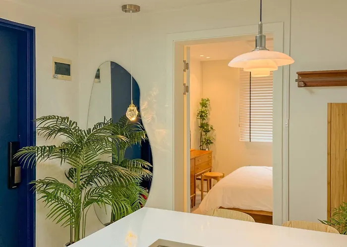 Hongdae,6 People,5 Minutes From Hongik Univ Station,direct Airport Bus, Accessible To Itaewon, Seongsu, And Gangnam * Seúl