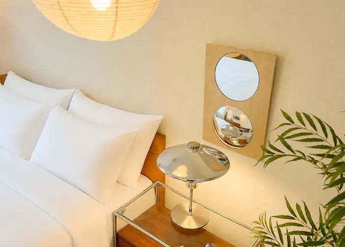 Hongdae,6 People,5 Minutes From Hongik Univ Station,direct Airport Bus, Accessible To Itaewon, Seongsu, And Gangnam Seúl