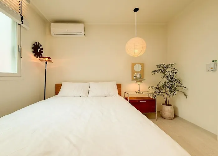 Hongdae,6 People,5 Minutes From Hongik Univ Station,direct Airport Bus, Accessible To Itaewon, Seongsu, And Gangnam Apartamento