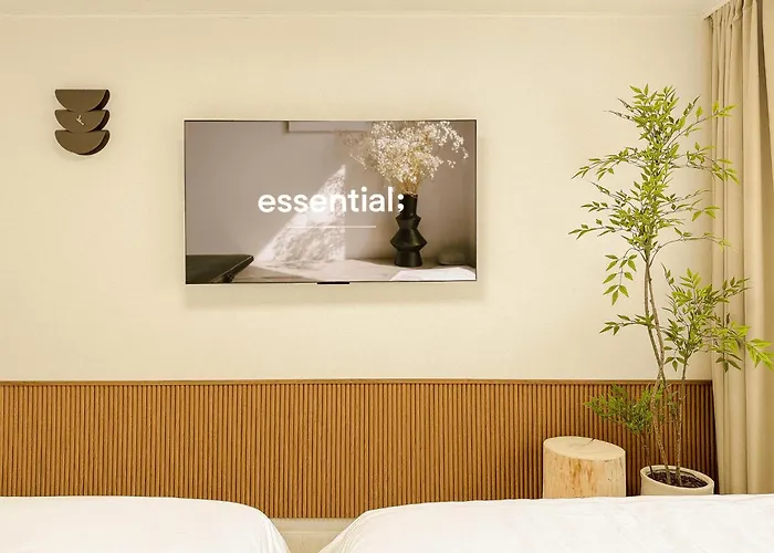 Hongdae,6 People,5 Minutes From Hongik Univ Station,direct Airport Bus, Accessible To Itaewon, Seongsu, And Gangnam Seúl