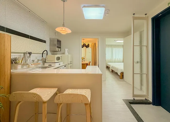Hongdae,6 People,5 Minutes From Hongik Univ Station,direct Airport Bus, Accessible To Itaewon, Seongsu, And Gangnam Apartamento Seúl