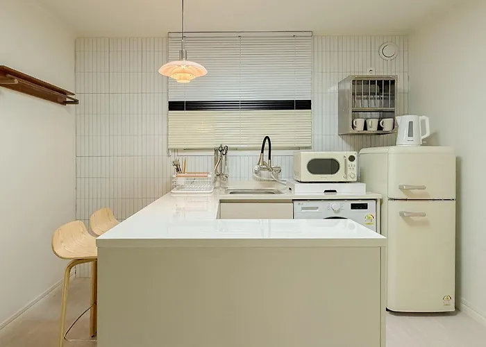 Hongdae,6 People,5 Minutes From Hongik Univ Station,direct Airport Bus, Accessible To Itaewon, Seongsu, And Gangnam * Seúl
