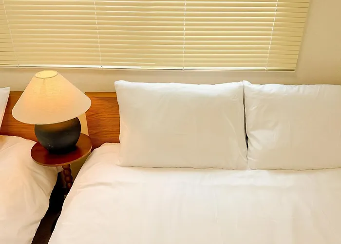 Hongdae,6 People,5 Minutes From Hongik Univ Station,direct Airport Bus, Accessible To Itaewon, Seongsu, And Gangnam *
