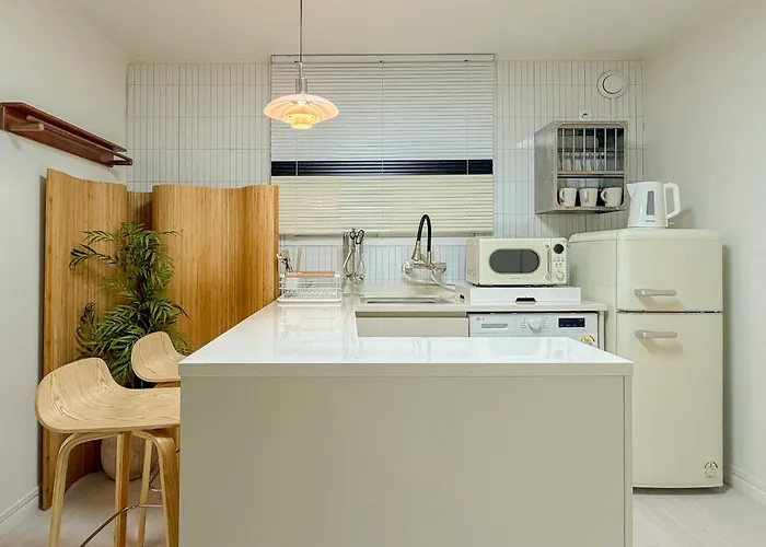Apartamento Hongdae,6 People,5 Minutes From Hongik Univ Station,direct Airport Bus, Accessible To Itaewon, Seongsu, And Gangnam