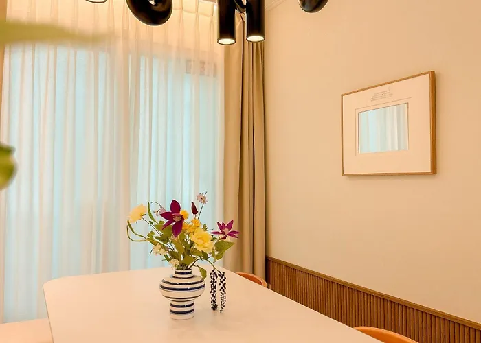 Hongdae,6 People,5 Minutes From Hongik Univ Station,direct Airport Bus, Accessible To Itaewon, Seongsu, And Gangnam * Seúl