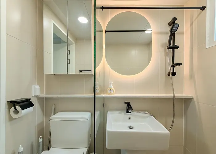 Apartamento Hongdae,6 People,5 Minutes From Hongik Univ Station,direct Airport Bus, Accessible To Itaewon, Seongsu, And Gangnam