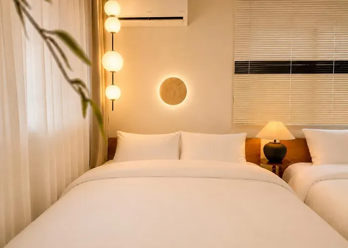 Hongdae,6 People,5 Minutes From Hongik Univ Station,direct Airport Bus, Accessible To Itaewon, Seongsu, And Gangnam Seúl
