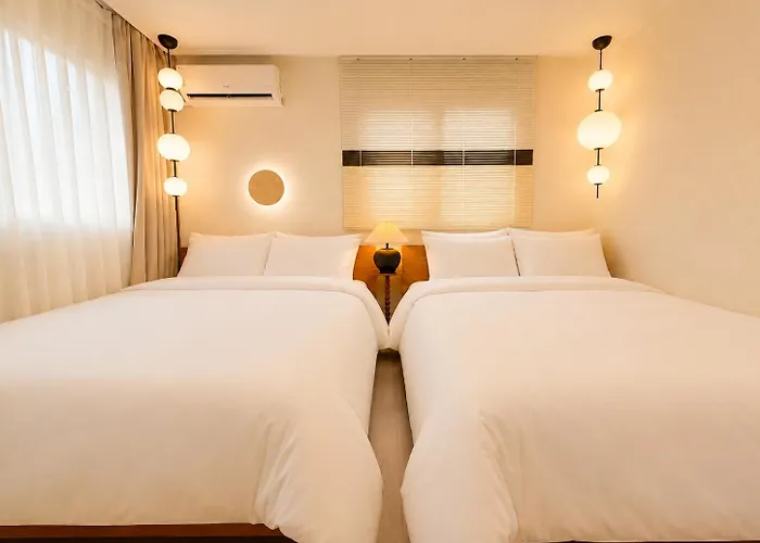 Hongdae,6 People,5 Minutes From Hongik Univ Station,direct Airport Bus, Accessible To Itaewon, Seongsu, And Gangnam Seúl