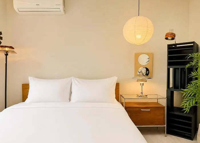 Hongdae,6 People,5 Minutes From Hongik Univ Station,direct Airport Bus, Accessible To Itaewon, Seongsu, And Gangnam *